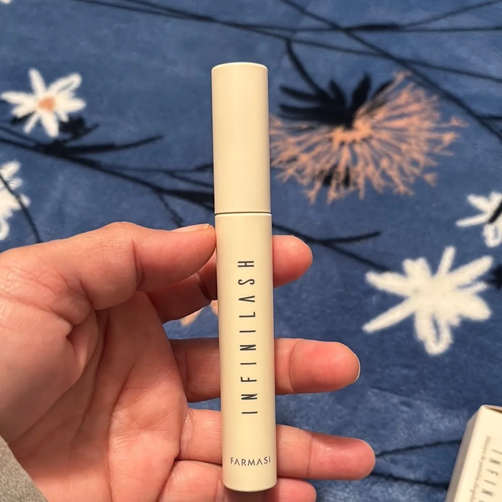 Farmasi Infinilash Mascara in Cream and Black